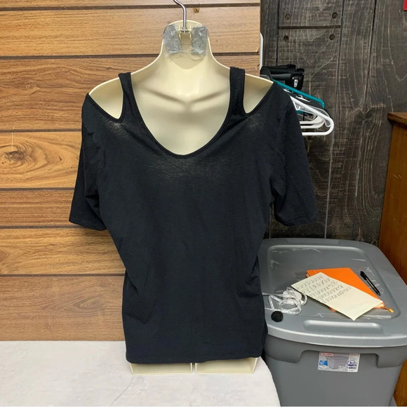 White Birch black top size XL not true to size cutouts at the neckline - Picture 3 of 6